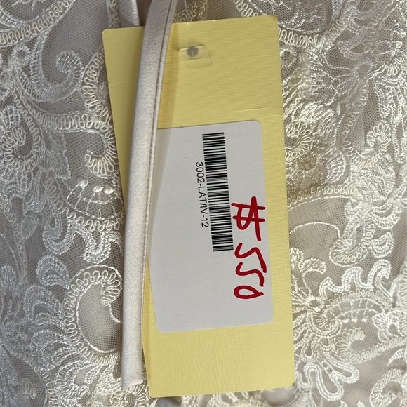 Allure Romance wedding dress - Picture 8 of 8